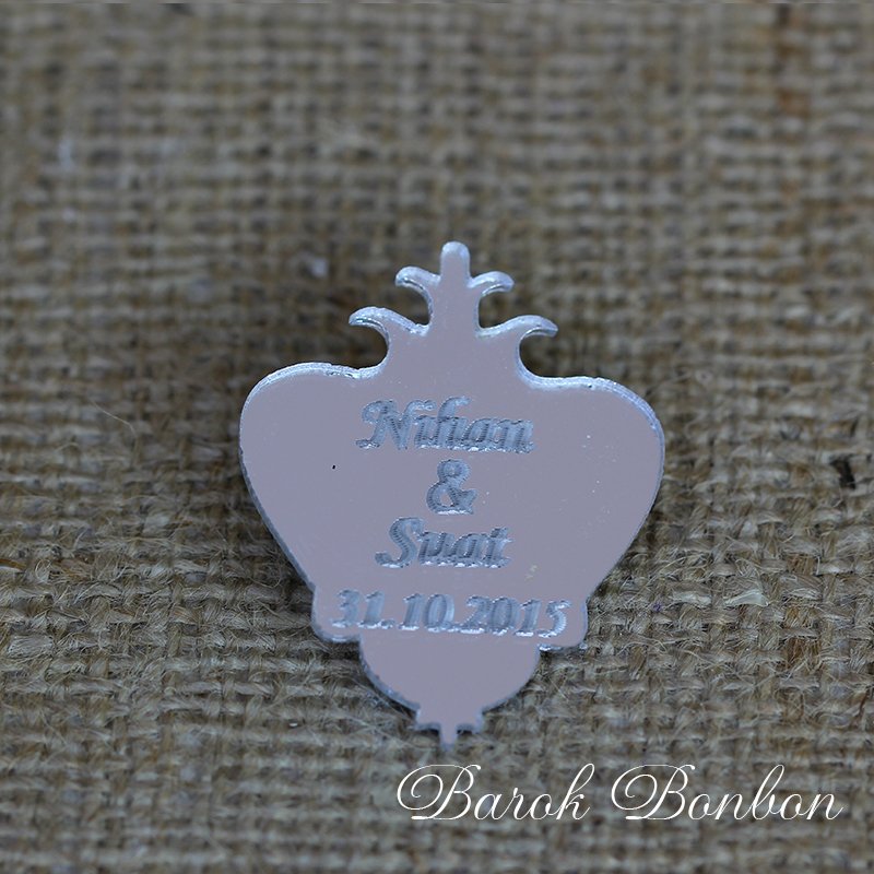 PLEKSİ AYNA GÜMÜŞ İSİMLİK